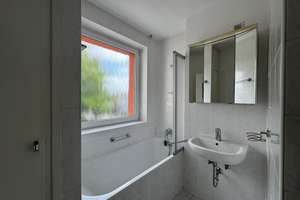 Ruhige 4-Zimmer-Wohnung mit Loggia und Blick ins Grüne in Hannover – Thüringer Str. 47, 30179 Vahrenheide, Hannover – Vorschaubild 10