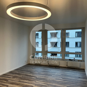 Berlin-Mitte-Büro mit TG-Stellplatz und Lagerflächen. combine Transaction.