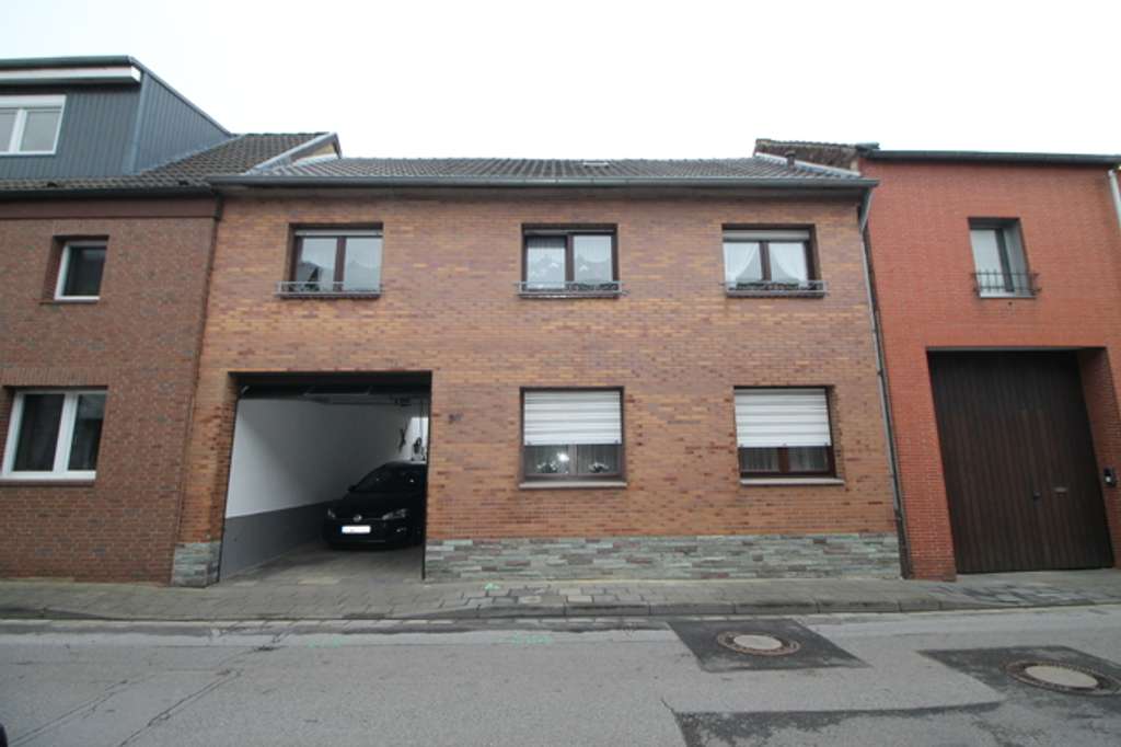 Immobilie in Linnich - Einfamilienhaus mit Einliegerwohnung und traumhaft großem Grundstück - Bild 0