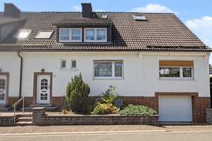 Vielseitige Doppelhaushälfte mit Potenzial für zwei Wohneinheiten in Bad Berleburg