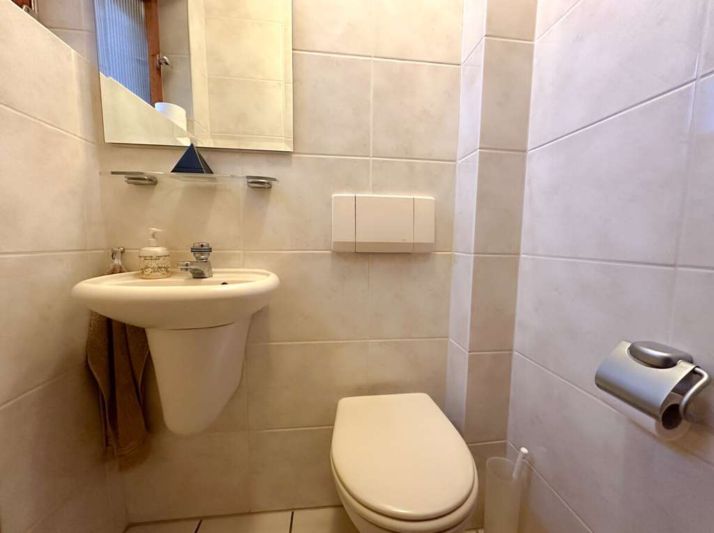 Immobilie in Wipperfürth - Wipperfürth:
Sanierungsbedürftige Doppelhaushälfte mit schönem Garten in zentraler Lage - Bild 4