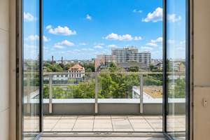 Modernes Maisonette-Penthouse mit großzügiger Dachterrasse und ruhiger Wohnatmosphäre