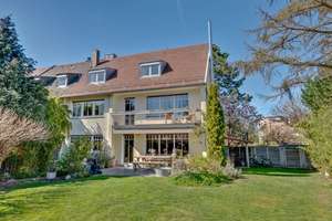 Traumhafte Ruheoase! Elegantes Stadthaus mit 700m² Grundstück, Pool und einzigartigem Garten – Die vollständige Adresse der Immobilie erhältst du vom Anbieter., 90439 St. Leonhard, Nürnberg – Vorschaubild 3