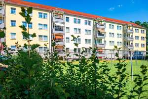 Wohnvergnügen verteilt auf 2 Zimmer – Eckersbacher Höhe 19, 8066 Eckersbacher Höhe (E1-E4), Zwickau – Vorschaubild 1