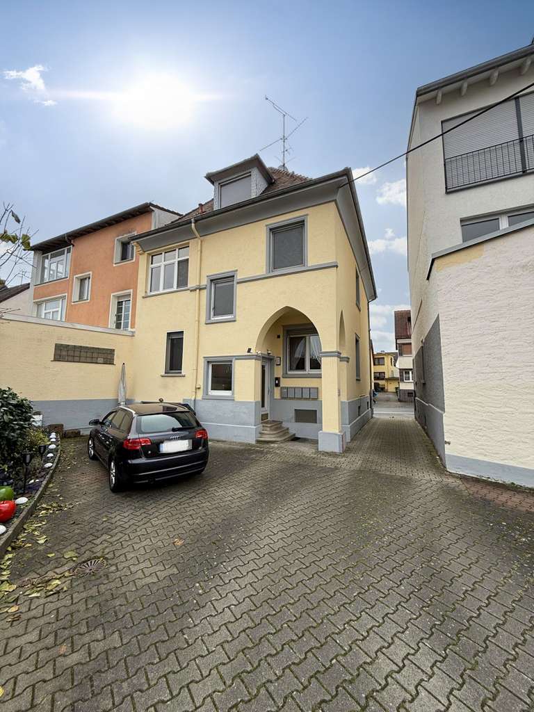 Immobilie in Offenbach am Main - Zweifamilienhaus und Dreifamilienhaus mit Garten und Hof in Offenbach-Bieber, voll vermietet - Bild 2