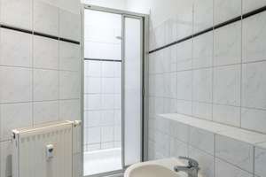 Helle 2-Zimmer-Altbauwohnung mit Balkon in der Nähe zum Boxhagener Platz – Die vollständige Adresse der Immobilie erhältst du vom Anbieter., 10247 Friedrichshain, Berlin – Vorschaubild 7