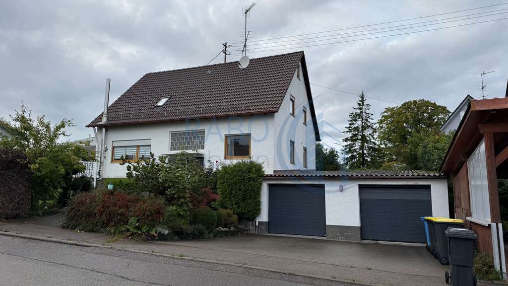 Immobilie in Neuhausen ob Eck - Großzügiges Zweifamilienhaus mit 712 m² Grundstück in beliebter Lage - Bild 0