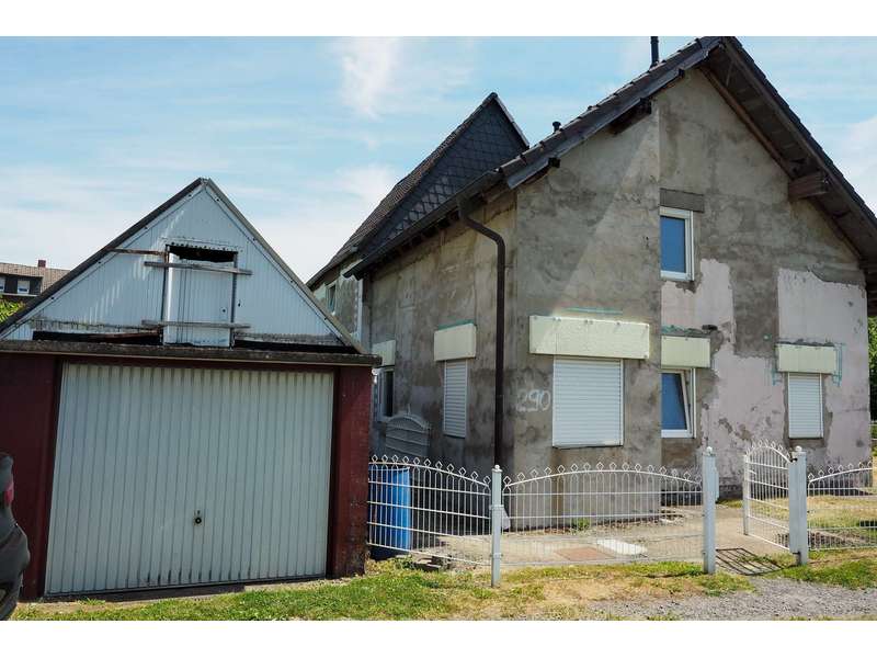 Kernsaniertes, freistehendes Einfamilienhaus sucht liebevollen Handwerke zur Fertigstellung