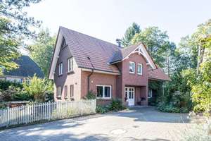 Idyll trifft Platzwunder: Das perfekte Einfamilienhaus für die große Familie – Die vollständige Adresse der Immobilie erhältst du vom Anbieter., 21149 Hausbruch, Hamburg – Vorschaubild 1