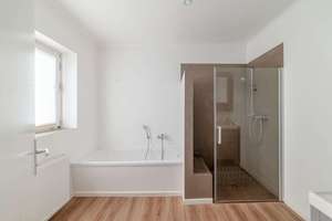 Geräumige Maisonettewohnung mit viel Potenzial  - 7 Zimmer, mit Terrasse und Garten – Die vollständige Adresse der Immobilie erhältst du vom Anbieter., 46395 Bocholt – Vorschaubild 3