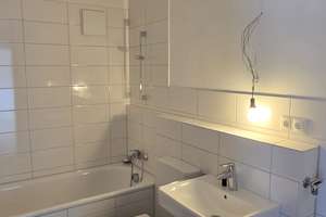 Ihr neues Zuhause in Herrenberg! Schicke, frisch renovierte 2-Zimmer-Wohnung mit Balkon! – Markusstr. 8, 71083 Herrenberg – Vorschaubild 3