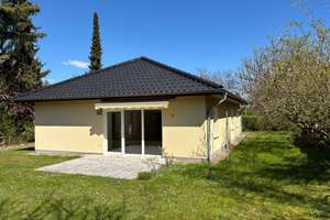 Idyllische Lage in Potsdam-Groß Glienicke: 4-Zimmer-Bungalow mit pflegeleichtem Grundstück
