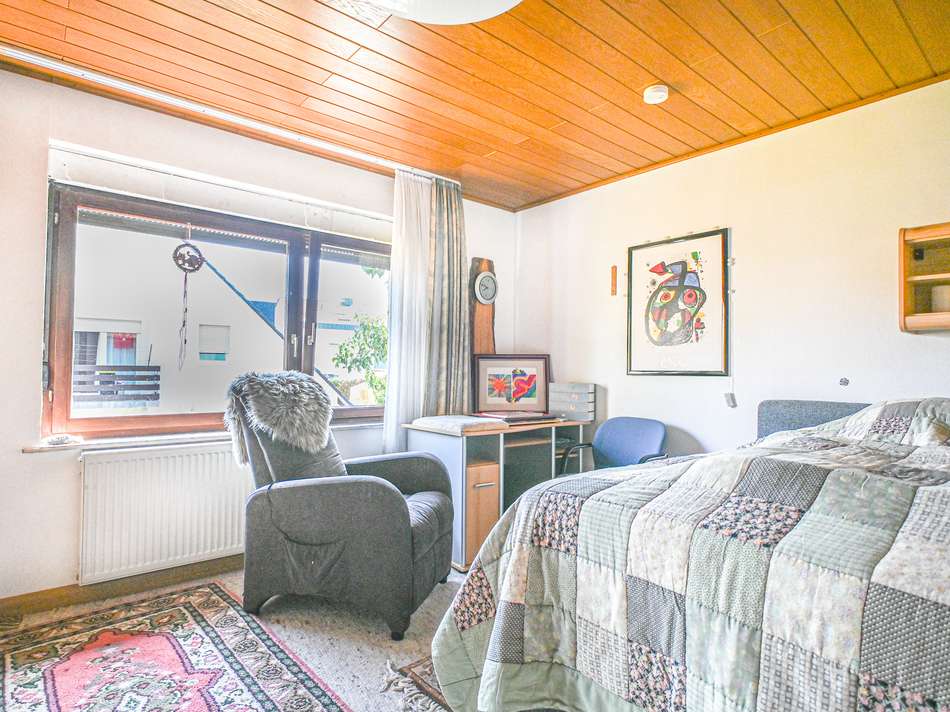 Schlafzimmer 1
