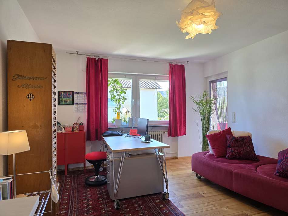 Arbeitszimmer mit Zugang z...