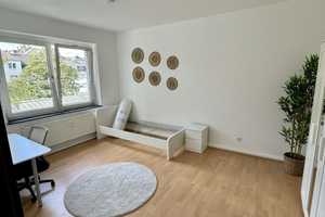 +++ Helles, voll möbliertes WG-Zimmer in gepflegter Frauen-WG - ab sofort frei +++ – Kettwiger Straße 20, 40233 Düsseldorf – Vorschaubild 1