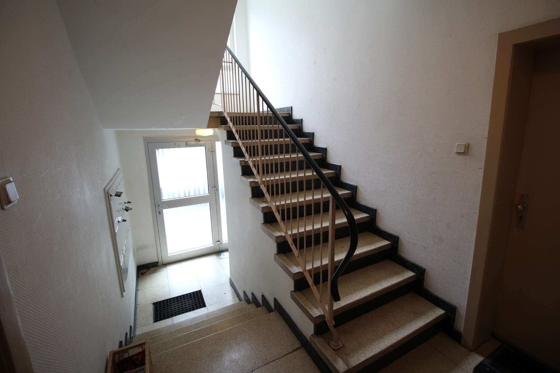 ZOO 1-A-LAGE PERFEKTE KAPITALANLAGE BALKON HOCHPARTERRE LANGFRISTIG VERMIETET 3,03% RENDITE, Düsseldorf – Bild 2