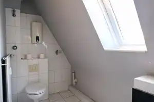 Traumhafte Dachgeschoss-Maisonette: Vielseitig nutzbar für Wohnen und Arbeiten! – Luegallee 10, 40545 Düsseldorf – Vorschaubild 18