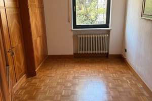 Charmantes Einfamilienhaus mit 6 Zimmern, großem Garten und zwei Garagen in München-Untermenzing – Die vollständige Adresse der Immobilie erhältst du vom Anbieter., 80999 Untermenzing, München – Vorschaubild 18