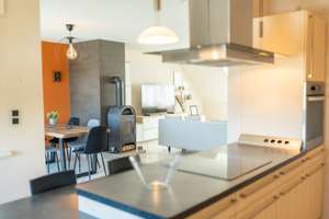 Geräumiges Luxus Apartment mit Balkon und Kamin