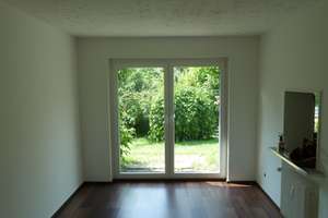 Großzügige 2-Zimmer-Wohnung mit Terrasse, Garten und Garage