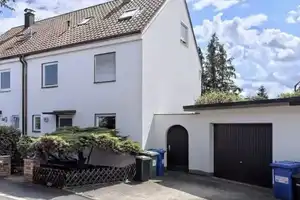 ZUHAUSE ANKOMMEN: REIZVOLLE IMMOBILIE IN BEGEHRTER LAGE – Erlangen – Vorschaubild 1