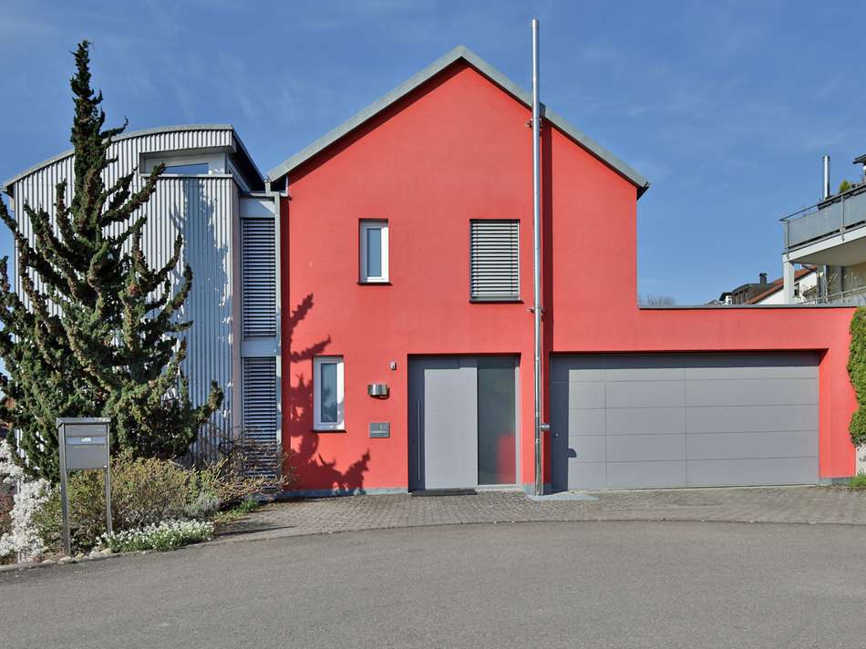 Hausansicht mit Doppelgarage