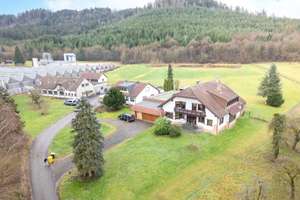 Villa mit Pool – Gewerbehalle, Büroflächen, 1 Wohnhaus vermietet, Baugrund auf ca. 20.000 m² – Die vollständige Adresse der Immobilie erhältst du vom Anbieter., 71540 Murrhardt – Vorschaubild 9