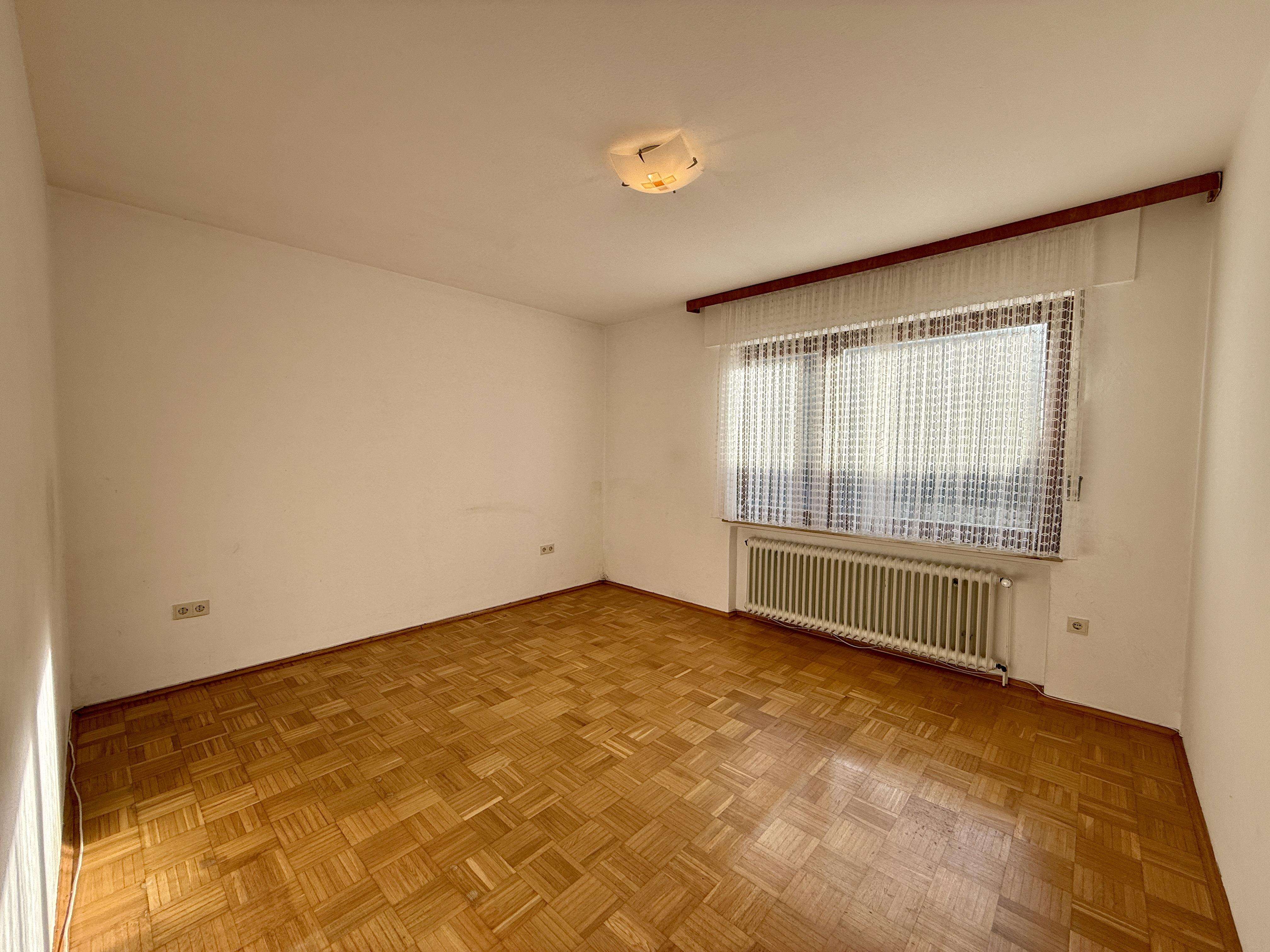 Immobilie in Hude (Oldenburg) - Zweifamilienhaus mit großem Grundstück und viel Nutzfläche - Bild 4