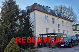 Hier ist Ihre/Deine erste kleine Wohnung im Dachgeschoss