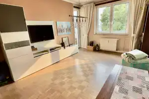 Helle 2-Zimmer-Wohnung mit Balkon & Gartenausrichtung in Düsseldorf – ab 1.8. frei – Neckarstraße 19, 40219 Düsseldorf – Vorschaubild 1