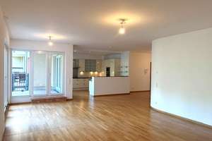 * WOHNEN NAHE SCHLOßSTRAßE: REPRÄSENTATIVER NEUBAU MIT EINBAUKÜCHE, PARKETT, BALKON & 2 BÄDERN! *