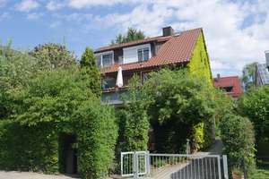 Großzügige Eigentumswohnung im 1. OG mit Studio und Garten
