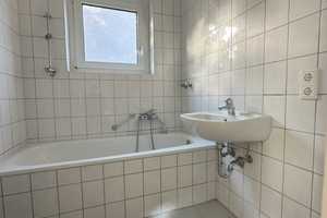 Frisch renovierte 3-Zi.-Whg. mit Tageslichtbad und Balkon – Hügelstraße 118, 42277 Wuppertal – Vorschaubild 6