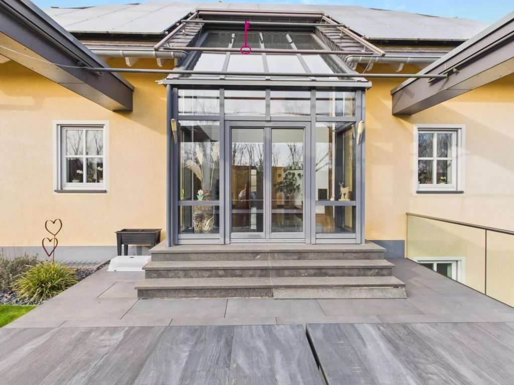 Immobilie in Arzfeld - Modernisiertes Einfamilienhaus mit Galerie, Kamin und großem Grundstück - Bild 4