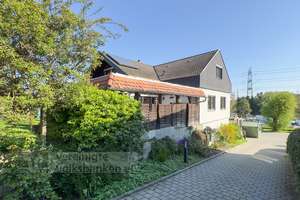 Einfamilienhaus mit ELW in sehr guter Lage mit 2 Garagen und 1 Carport – Die vollständige Adresse der Immobilie erhältst du vom Anbieter., 72766 Sondelfingen, Reutlingen – Vorschaubild 3