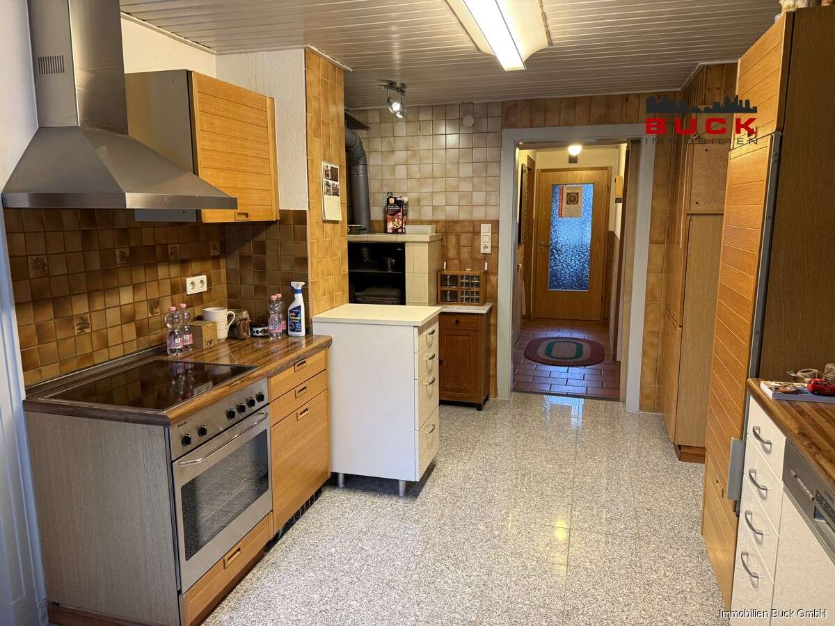 Immobilie in Kuchen - Sowas gibt es nicht so oft... viel Platz, eigene Garage und Gartenanteil zum Kauf - Bild 2