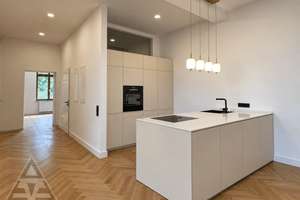 Stilvoll wohnen: Sanierter Altbau mit modernem Design & besonderem Wohnambiente – 40219 Unterbilk, Düsseldorf – Vorschaubild 3