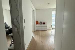 Exklusive, neuwertige 2,5-Zimmer-Wohnung mit Balkon und Einbauküche in Hamburg – Am Strandkai 4, 20457 Hamburg – Vorschaubild 2