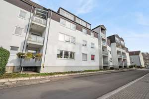 Charmante 3-Zimmer-Dachgeschosswohnung mit Balkon & TG-Stellplatz in Benrath