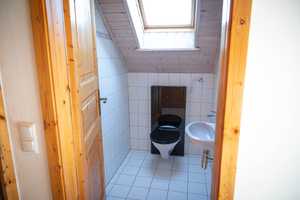 Frisch renovierte Dachwohnung mit offenem Layout im 2. OG – Maienbergstraße 24, 86424 Augsburg (Kreis) – Vorschaubild 8