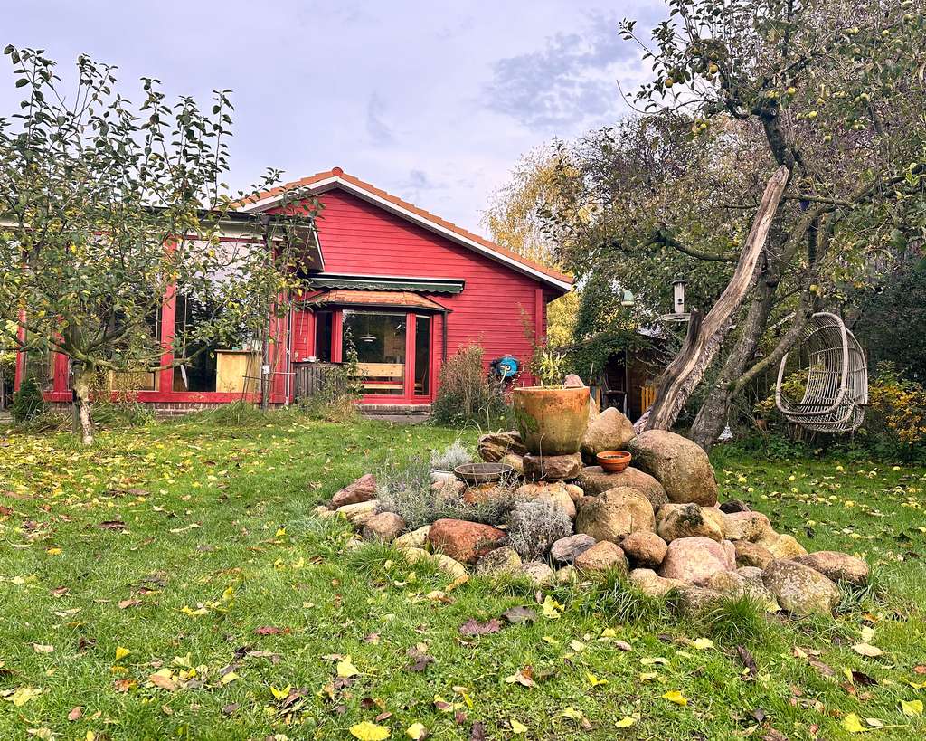 Immobilie in Wrist - Holzhaus bei Hamburg (38 Min. HVV) – Wintergarten, Kamin & großer Garten - Bild 1