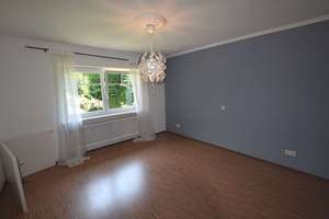 Geräumiges Zweifamilienhaus mit Garten und Garage in ruhiger Lage – Die vollständige Adresse der Immobilie erhältst du vom Anbieter., 63543 Neuberg – Vorschaubild 4