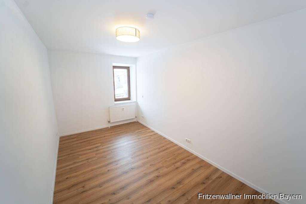 Immobilie in Hohenpeißenberg - „Attraktive 4-Zimmer-Wohnung mit Balkon und Stellplätzen – KfW-115“ - Bild 4