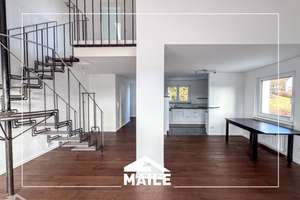 Helle, modernisierte 2,5 Zimmer- Maisonettewohnung mit EBK, Balkon und Loggia und Blick ins Grüne