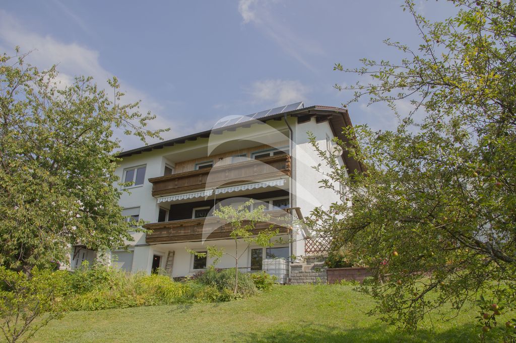 Zweifamilienhaus in schöner Aussichtslage von Raßreuth mit ...