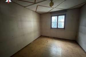 ** Rohdiamant für Familien und Investoren - Mehrgenerationenhaus mit großem Entwicklungspotenzial ** – Die vollständige Adresse der Immobilie erhältst du vom Anbieter., 71634 Eglosheim, Ludwigsburg – Vorschaubild 8