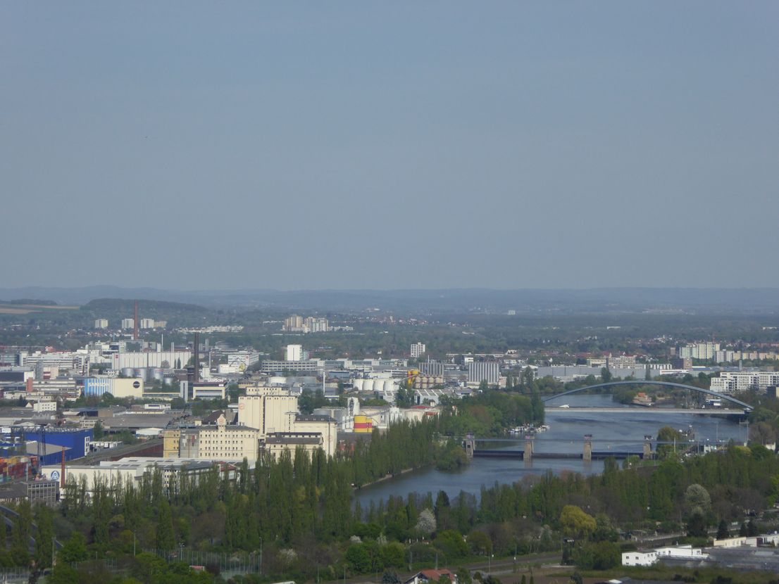 24 Etage im Henninger Turm.. V-E-R-M-I-E-T-E-T image