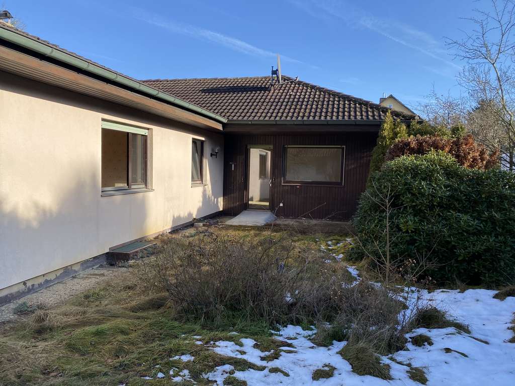 Immobilie in Postbauer-Heng - Einfamilienhaus mit großem Grundstück in guter Lage von Postbauer-Heng  - Bild 1