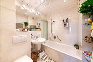 Über den Dächern der Blumenau · 2 Zimmer · 67 m² · Loggia · Fernblick · frei ab 01.11. – Willibaldstr. 130, 80689 Blumenau, München – Vorschaubild 9