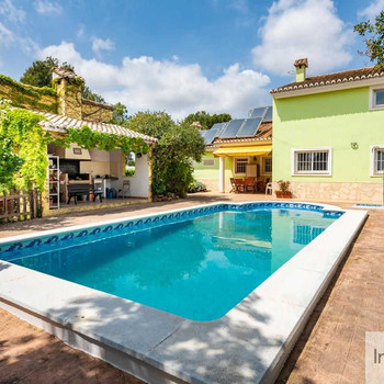 CHALET IN DER URBANISATION LA MASIA